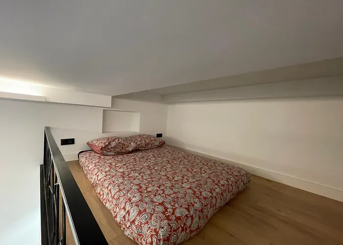 Pasteur, Vieil Antibes, Proche Port Antibes