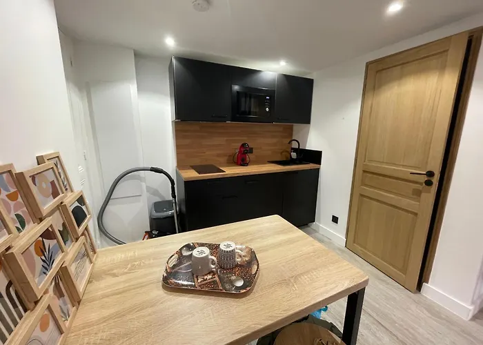 Pasteur, Antibes Centre, Calme Et Renove