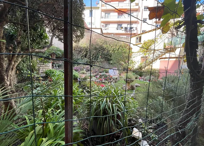 Pasteur, Vieil Antibes, Proche Port Apartment *